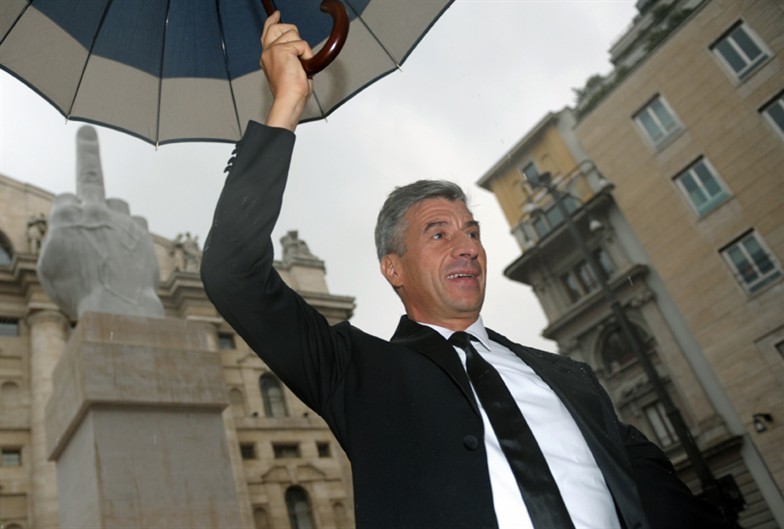 maurizio-cattelan-celebre-magazine